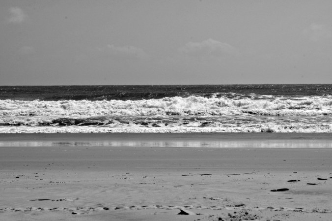 crashing-waves-wrightsville-beach